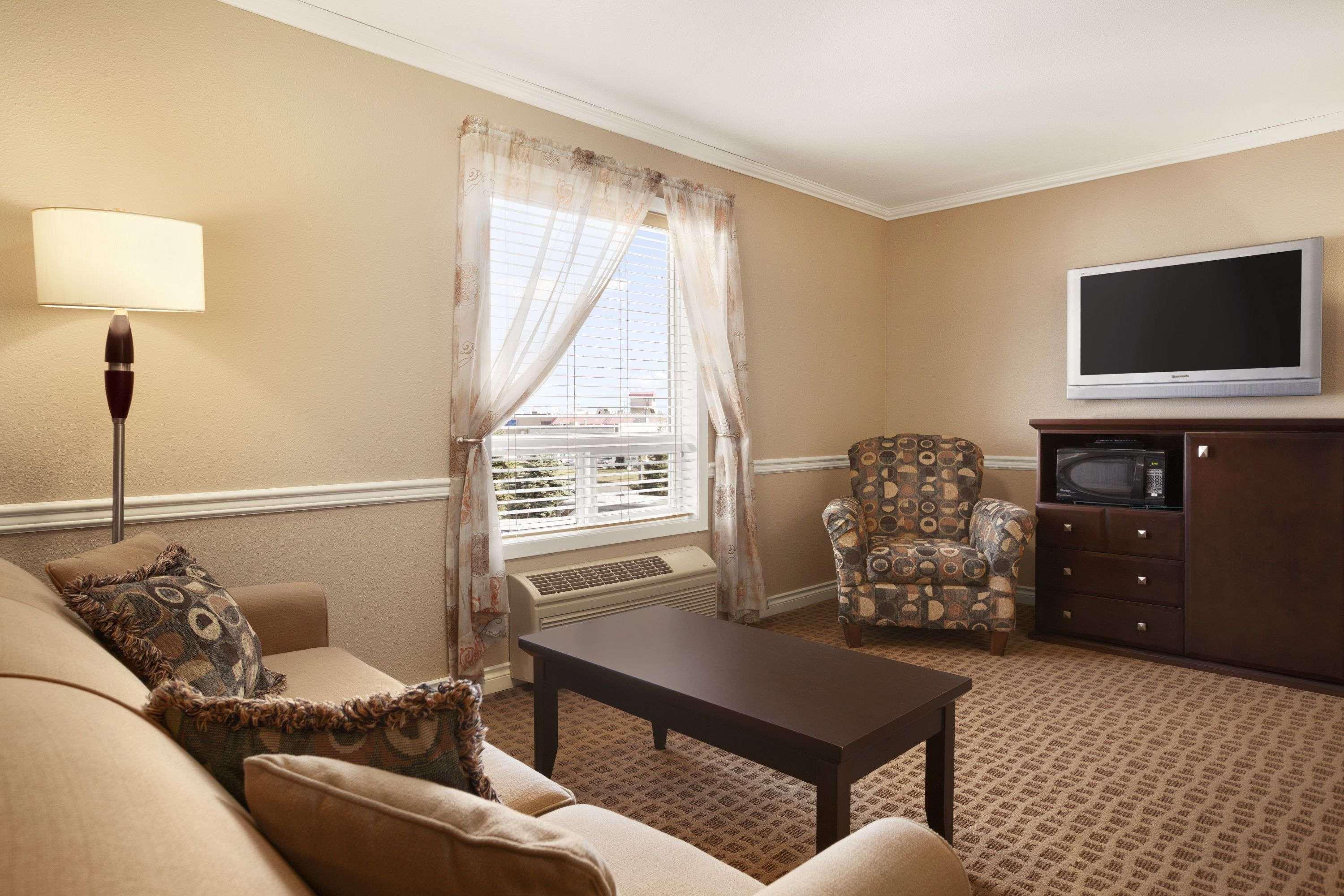 Super 8 By Wyndham Edmonton International Airport Hotel Leduc Buitenkant foto