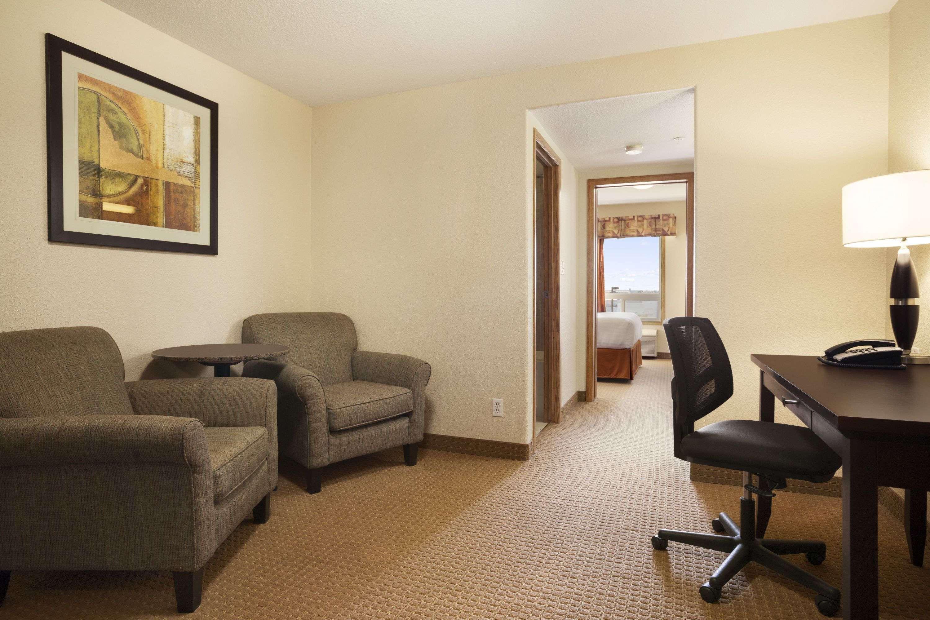 Super 8 By Wyndham Edmonton International Airport Hotel Leduc Buitenkant foto