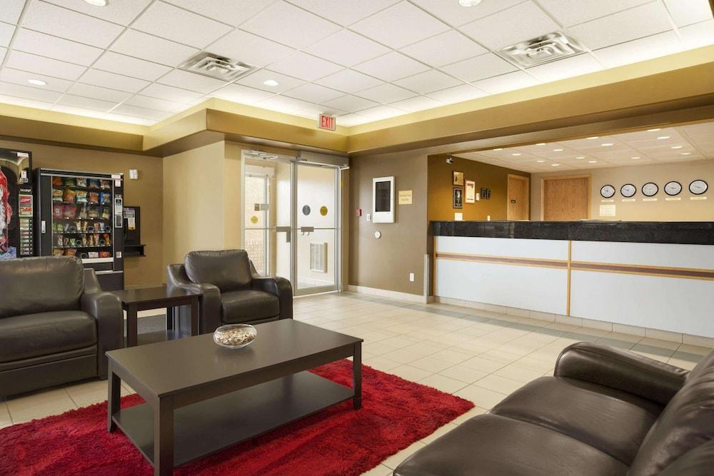 Super 8 By Wyndham Edmonton International Airport Hotel Leduc Buitenkant foto