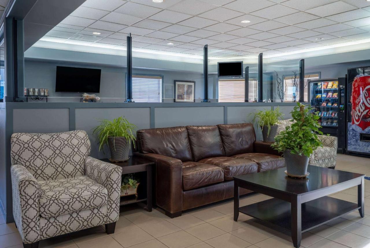 Super 8 By Wyndham Edmonton International Airport Hotel Leduc Buitenkant foto