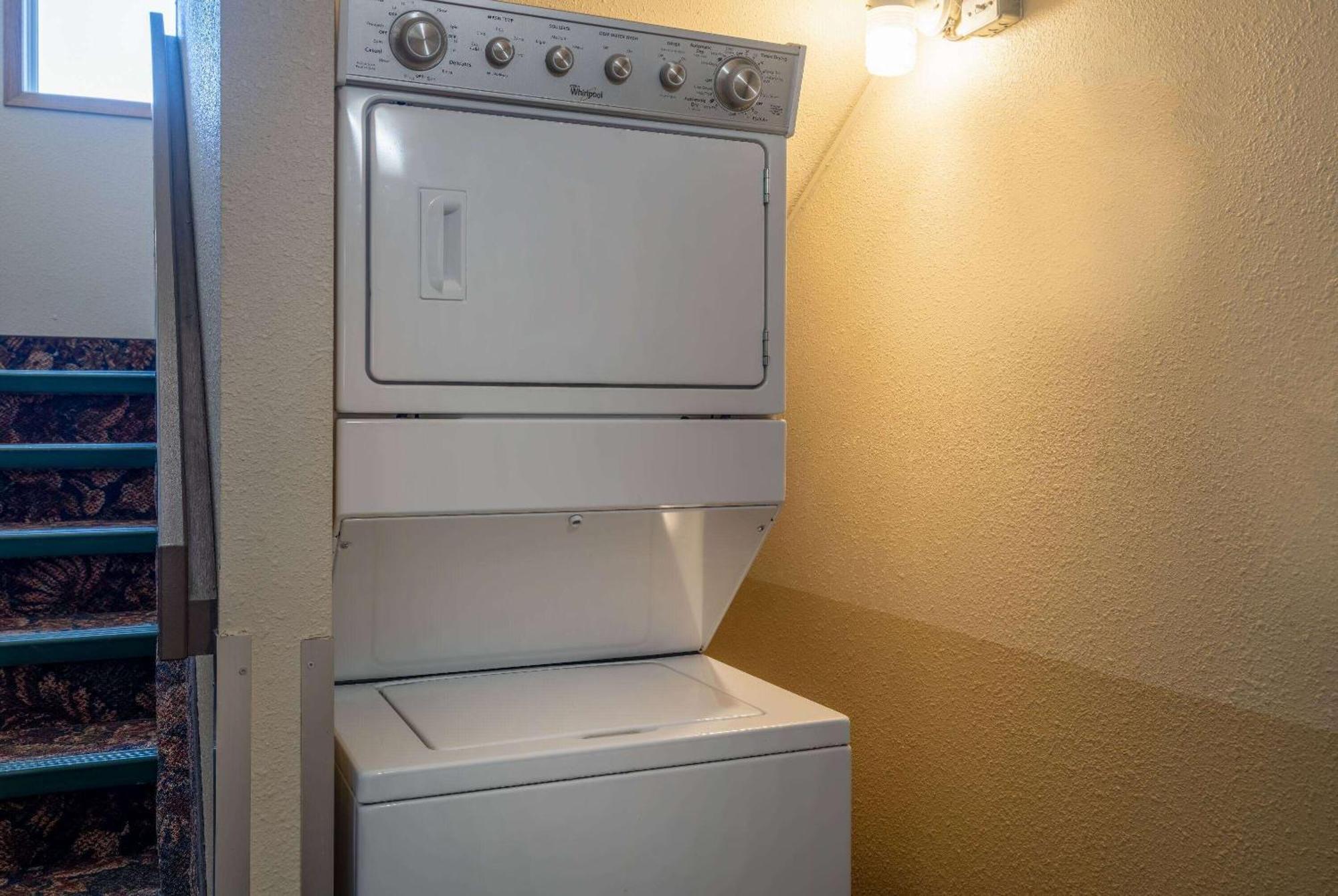Super 8 By Wyndham Edmonton International Airport Hotel Leduc Buitenkant foto